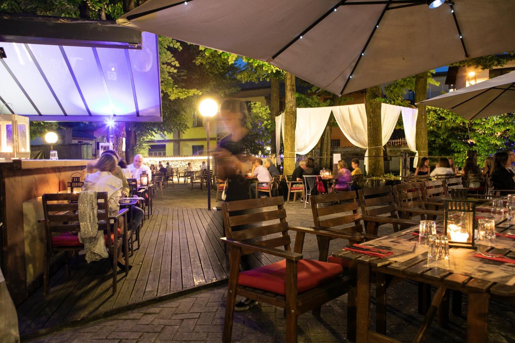 Hotel Milano Pool & Garden サリーチェ・テルメ エクステリア 写真
